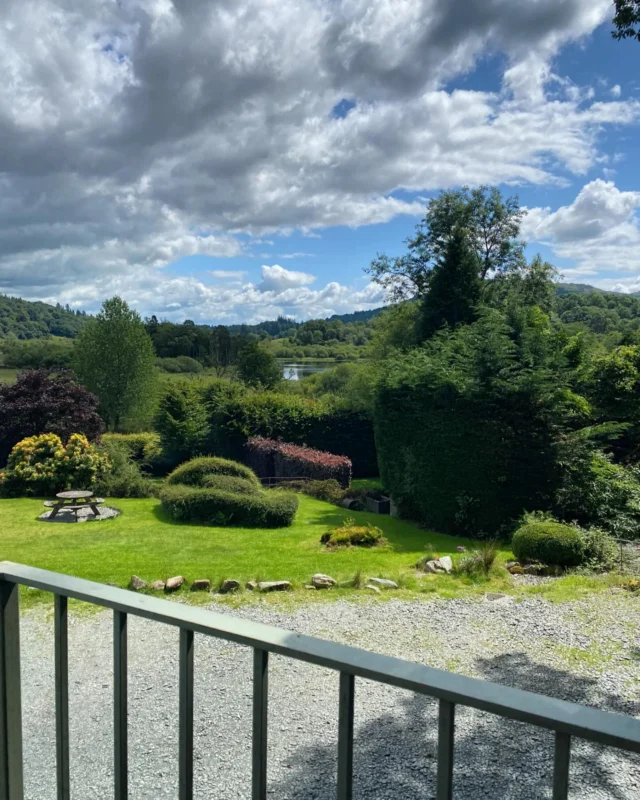 View from Great End, one of our Classic, dog friendly bedrooms 😍

#summer #summervibes #summertime #schoolholidays #summerbreak #sunnyday #lakeview #garden #hotel #restaurant #beergarden #july #langdale #langdalevalley #lakedistricthotel #lakedistrictholidays #cumbria #countryside #unesco #dogfriendly #landscapes #wheelwrightscottages #elterwater #secretescapes #booking #bookaroom #tranquility